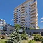 Spacious Apartment 120 M From The Metro Station By Noclegi Renters