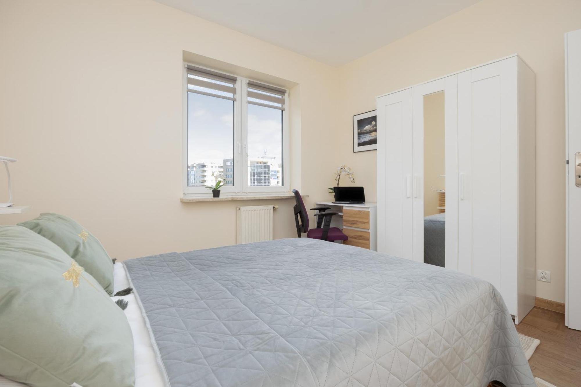 Spacious 120 M From The Metro Station By Renters *
