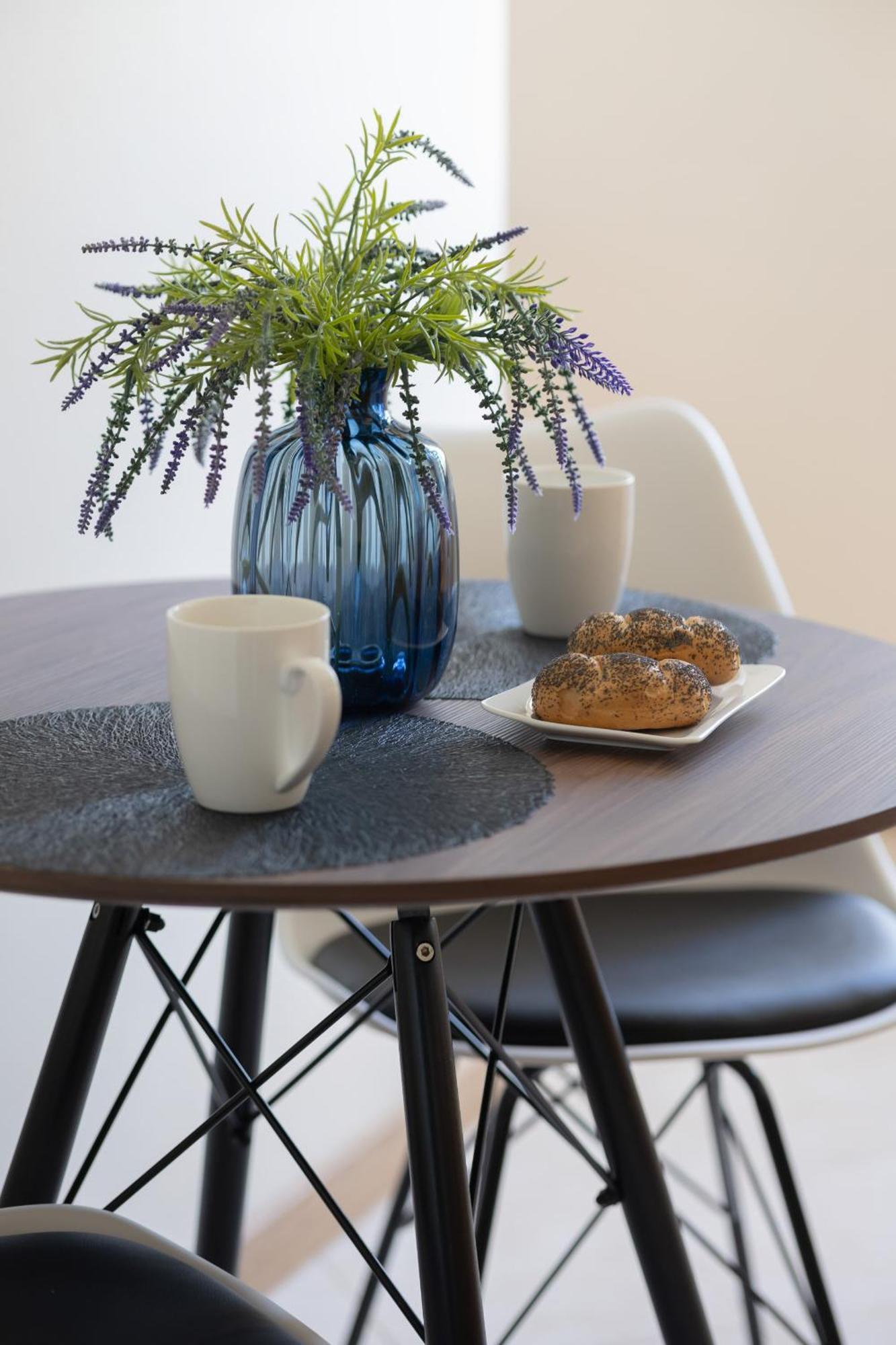 Spacious 120 M From The Metro Station By Renters