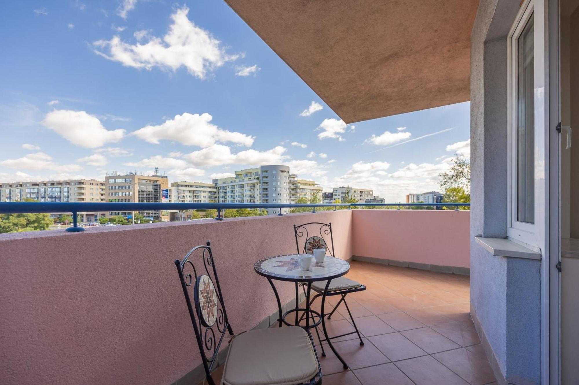 Apartment Spacious 120 M From The Metro Station By Renters *