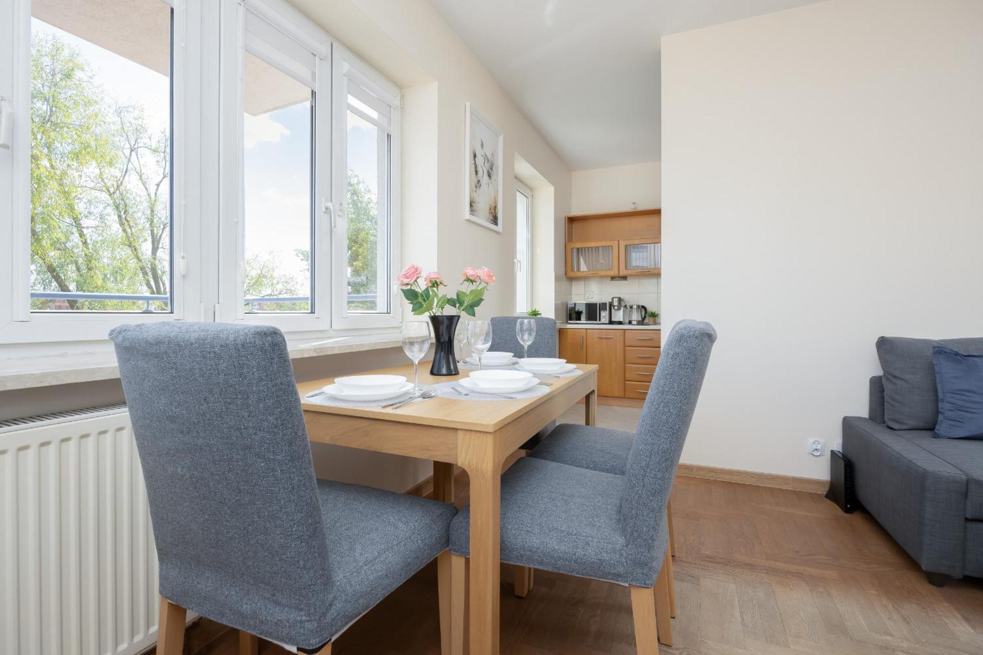 Spacious 120 M From The Metro Station By Renters Apartment *